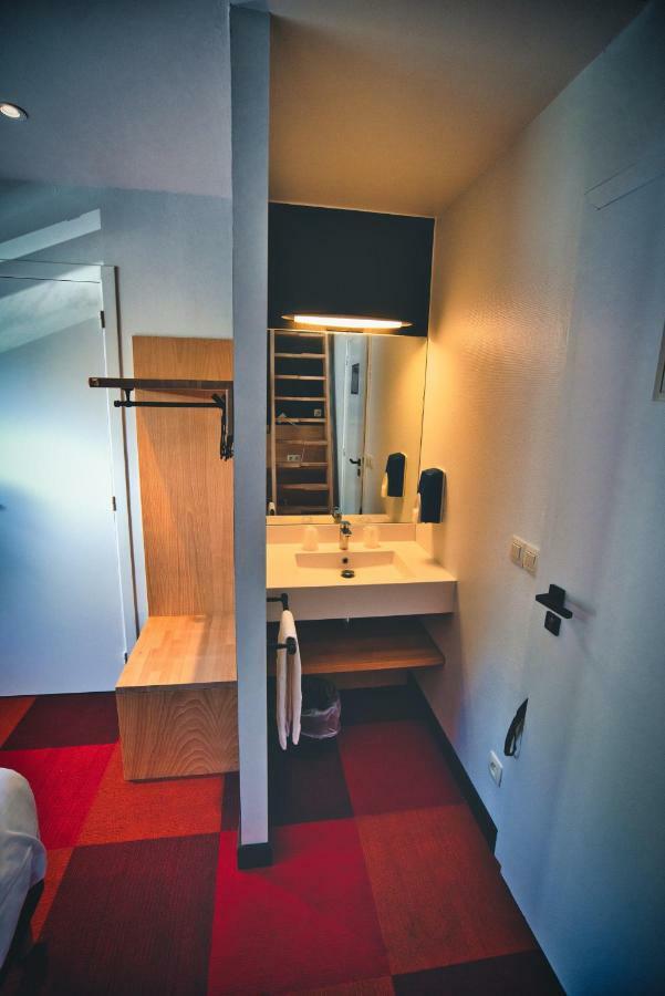 Hotel Aquatel Динант Екстериор снимка